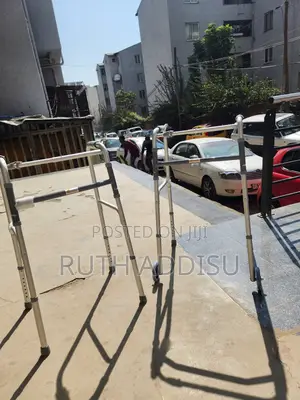 Brand New With Frontal Wheels and Back Rubber Walker;藥walker老公walker