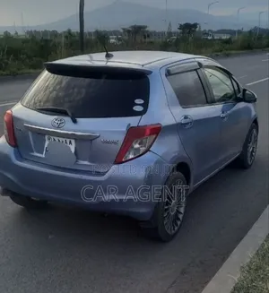 Toyota Yaris 2012 Silver