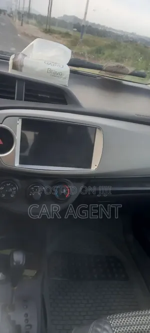 Toyota Yaris 2012 Silver