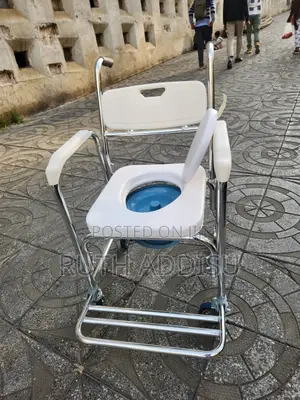 Photo - Commode Comfortable Wheelchair輕輕wheelchair鳵嶄wheelchair知情wheelchair New
