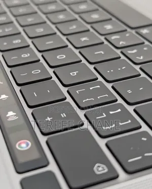 New Laptop Apple MacBook Pro 2022 M2 8GB Intel Core I5 SSD 256GB