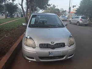 Photo - Toyota Vitz 2004 Silver