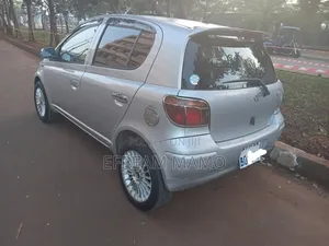 Toyota Vitz 2004 Silver