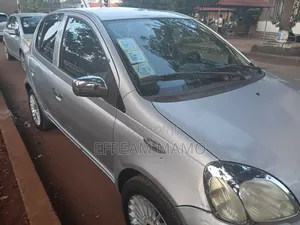 Toyota Vitz 2004 Silver