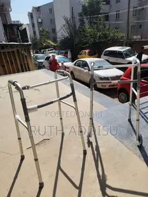 Photo - Adjustable Height Brand New Stainless Walking Frame腱你almunium Walker