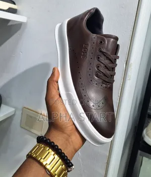 Photo -  New Arrival  
 Boss Flat Sneakers 
 Made in Vietnam