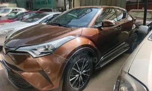 Photo - Toyota C-HR 2017 Beige