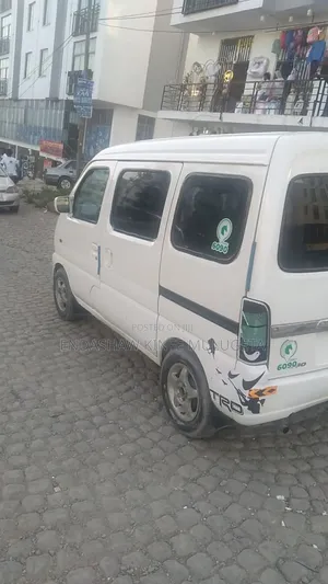 Photo - Suzuki Every 2000 White