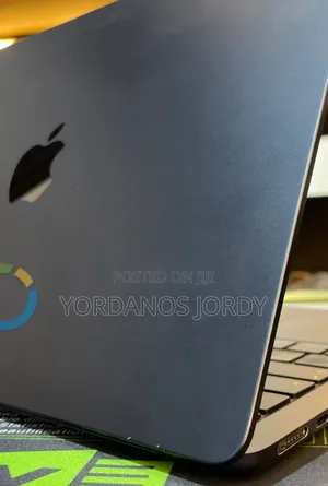 Photo - New Laptop Apple MacBook Air 2022 M2 24GB Apple M2 SSD 1T