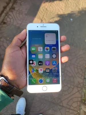 Photo - Apple iPhone 8 Plus 64 GB White