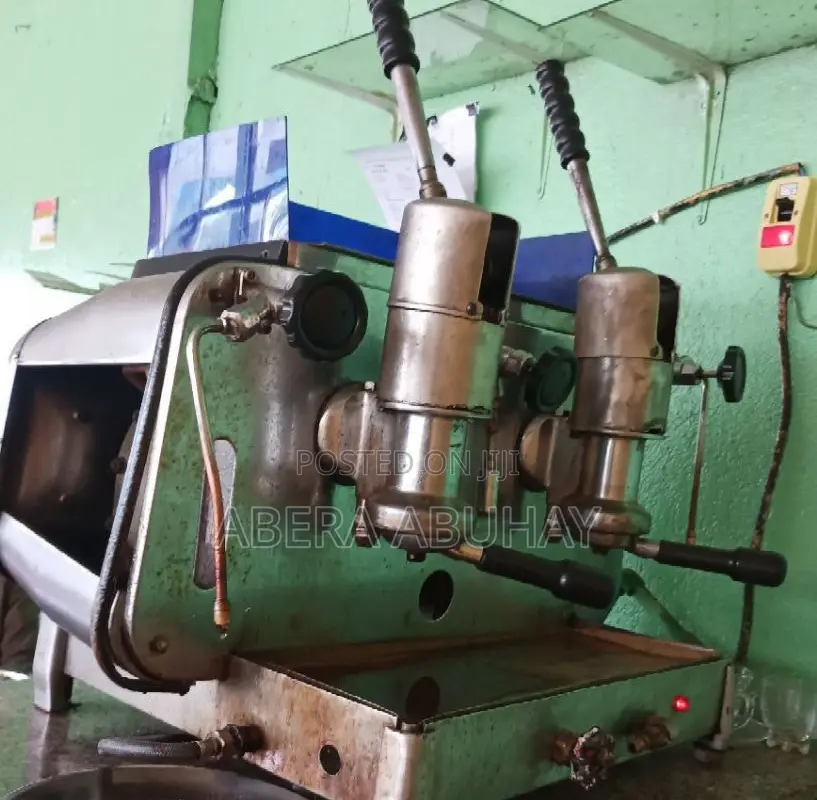 ለትንሽ ጊዜ ያገለገለና በጣም በጥሩ ሁኔታላይ ያለ የቡናና የሻይ ማፍያ ማሺን መግዛት ሚፈልግ ካለ