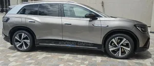 Volkswagen ID.6 2024 Gold