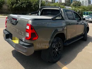 Toyota Hilux 2022 Gold