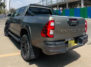 Toyota Hilux 2022 Gold