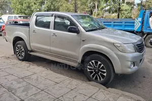 Photo - Toyota Hilux 2025