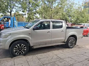 Toyota Hilux 2015 Gold