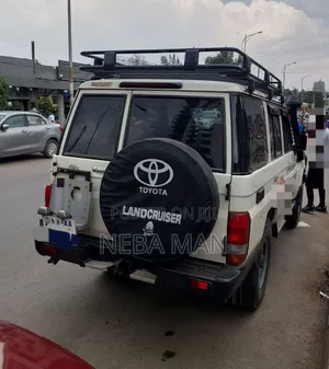 Toyota Land Cruiser 2018 White