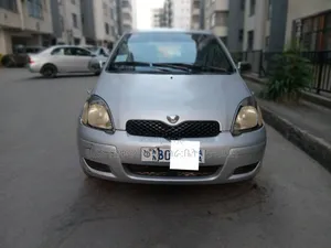 Photo - Toyota Vitz 2004 Silver
