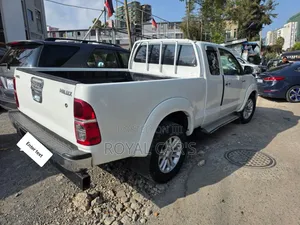 Toyota Hilux 2013 White