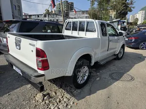 Toyota Hilux 2013 White