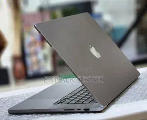 New Laptop Apple MacBook Pro M1 32GB Apple M1 Pro SSD 256GB