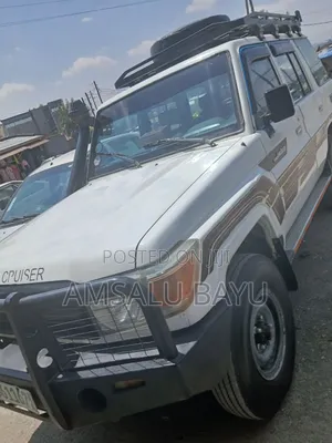 Photo - Toyota Land Cruiser 4.0 V6 STD 2010 White