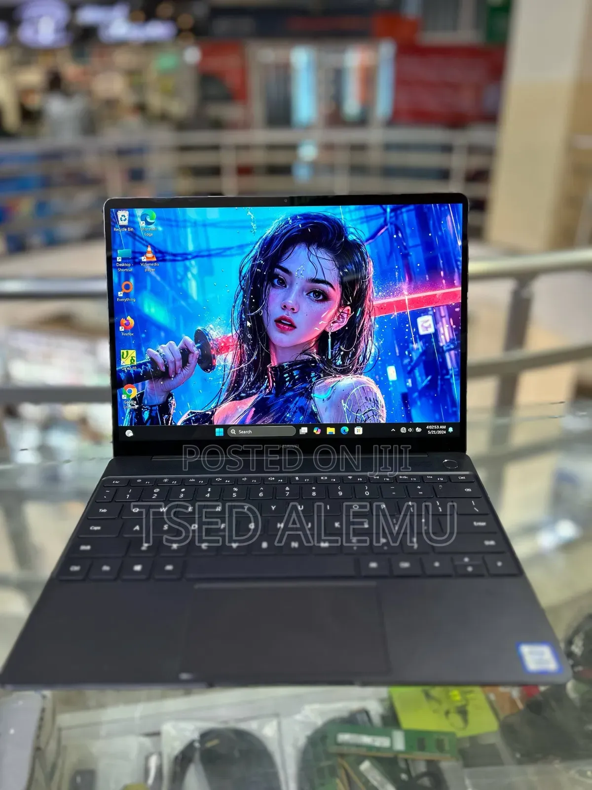 Laptop Huawei MateBook 13 WRT-W19E 4GB Intel Core I5 SSD 250GB