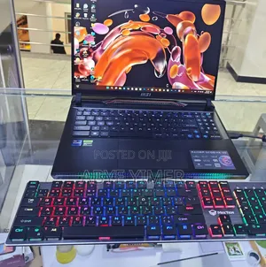 New Laptop MSI Raider GE68HX 13vi-202us 32GB Intel Core I9 SSD 1T