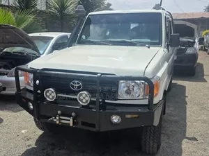 Photo - Toyota Land Cruiser 2021 Ivory