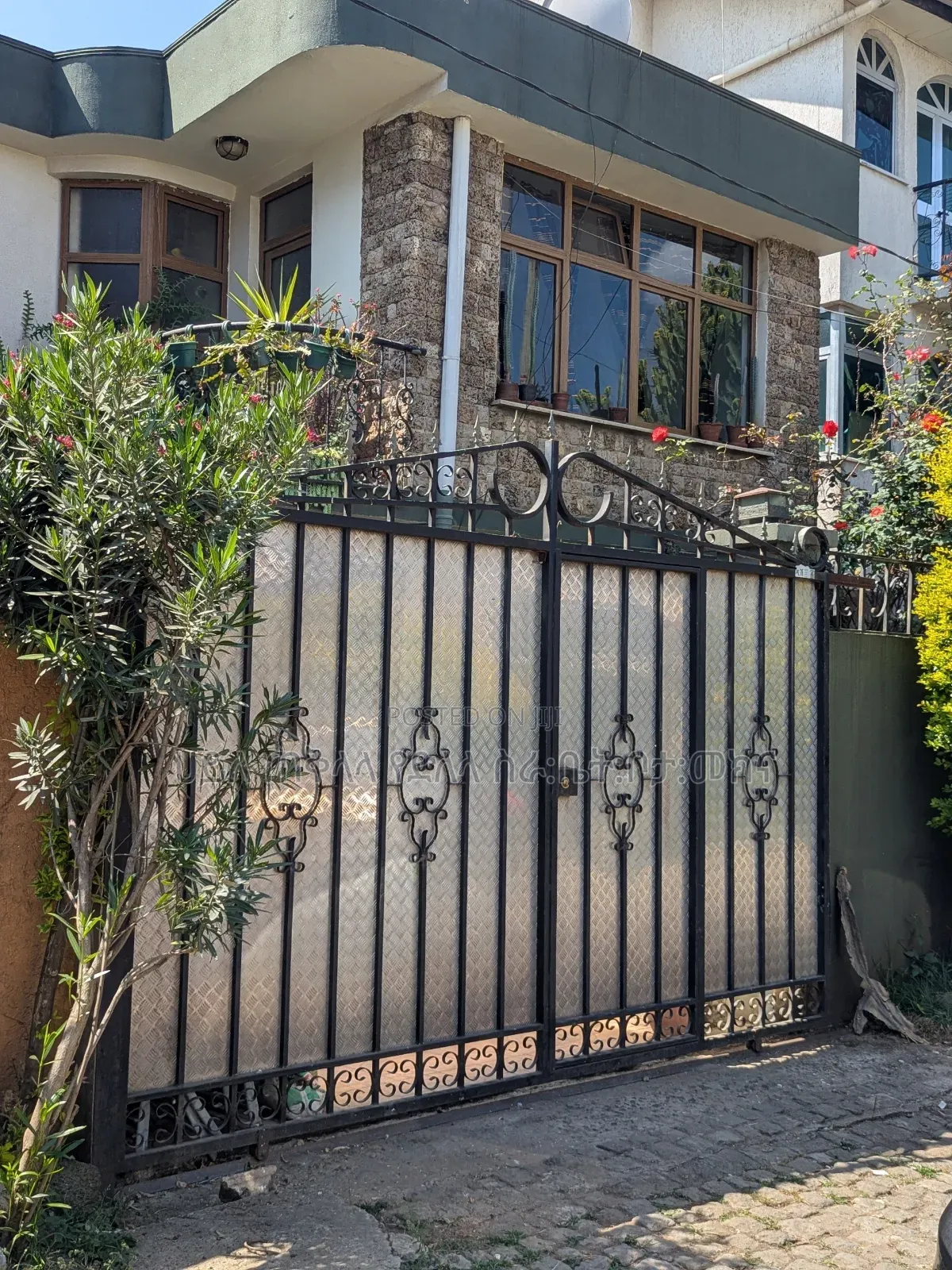 Furnished 4bdrm Townhouse/Terrace in ሠምት ዋሽንግተን አካባቢ, Bole for sale