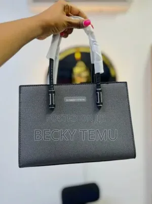 Photo - Lady's Hand Bag