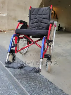 Normal Wheelchair耳那wheelchair//Provides a Cushioned Resting Surface