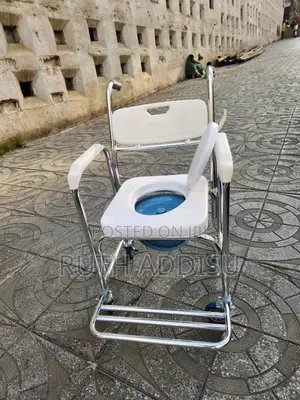 Photo - Medical Commode Wheelchair垂釣toilet Wheelchair較為commode Wheelchair New