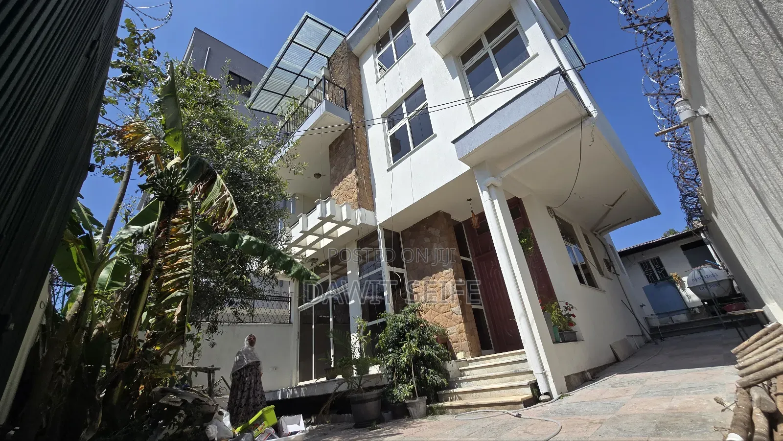 5bdrm House in Yeka for rent