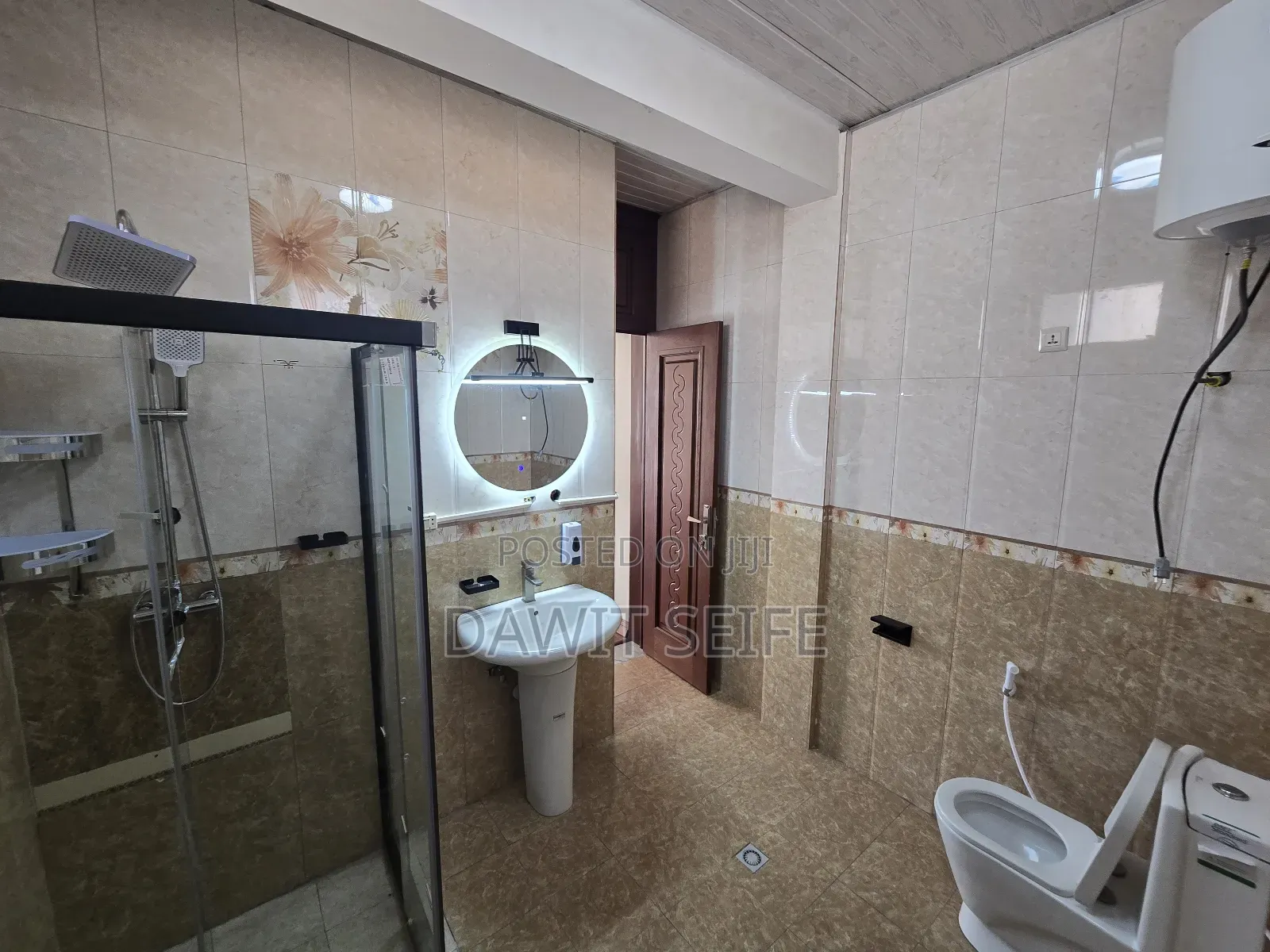 5bdrm House in Yeka for rent