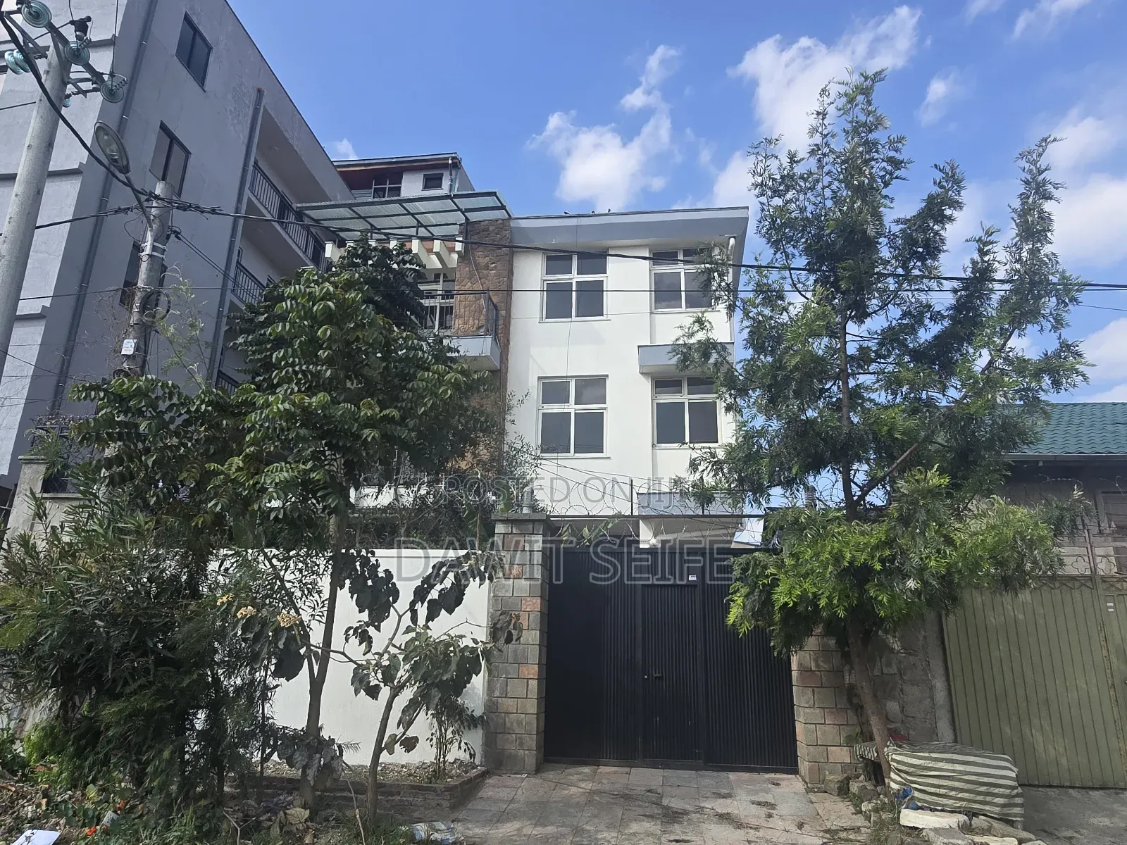 5bdrm House in Yeka for rent