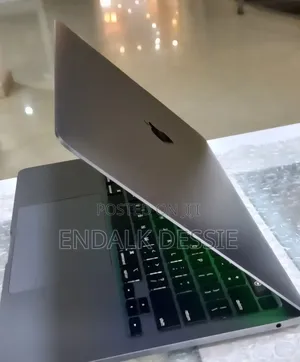 New Laptop Apple MacBook Pro M1 16GB Apple M1 Pro SSD 256GB