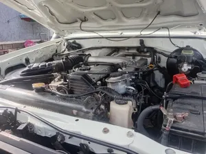 Photo - Toyota Land Cruiser 2008 White