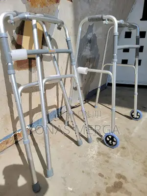 Photo - Walker Ensures Stability凹፯aluminum Frame Supports鄒世folding Walkers