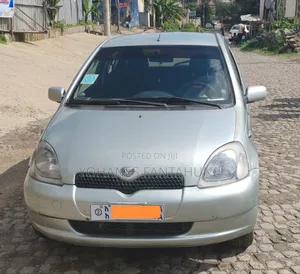 Photo - Toyota Vitz 2001 Silver