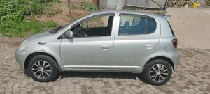 Toyota Vitz 2001 Silver