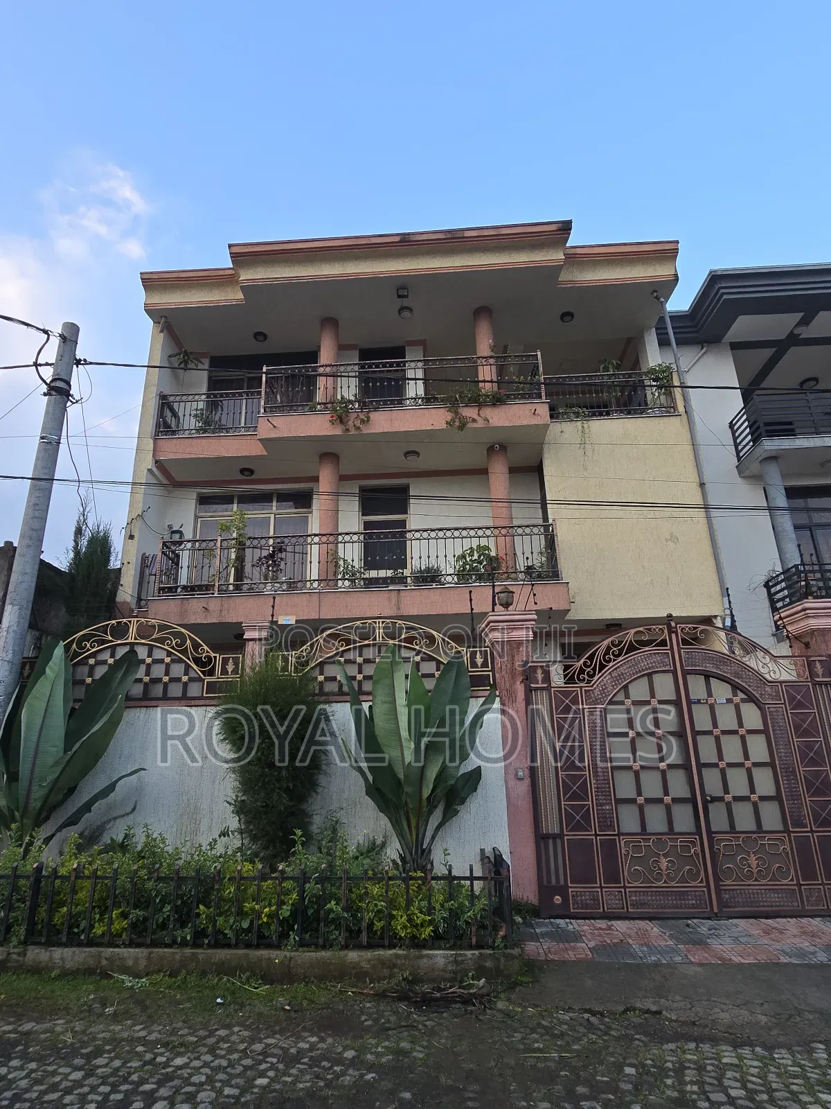 8bdrm House in Kolfe Keranio for sale