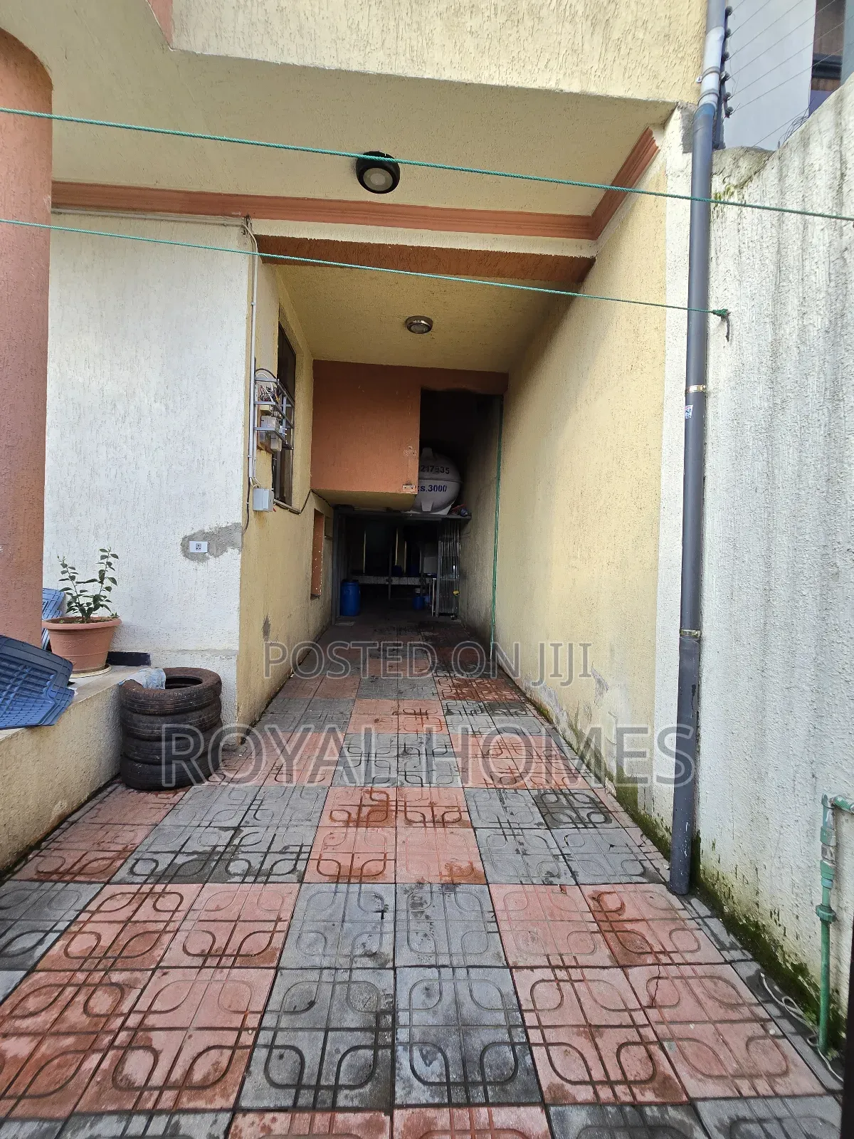 8bdrm House in Kolfe Keranio for sale