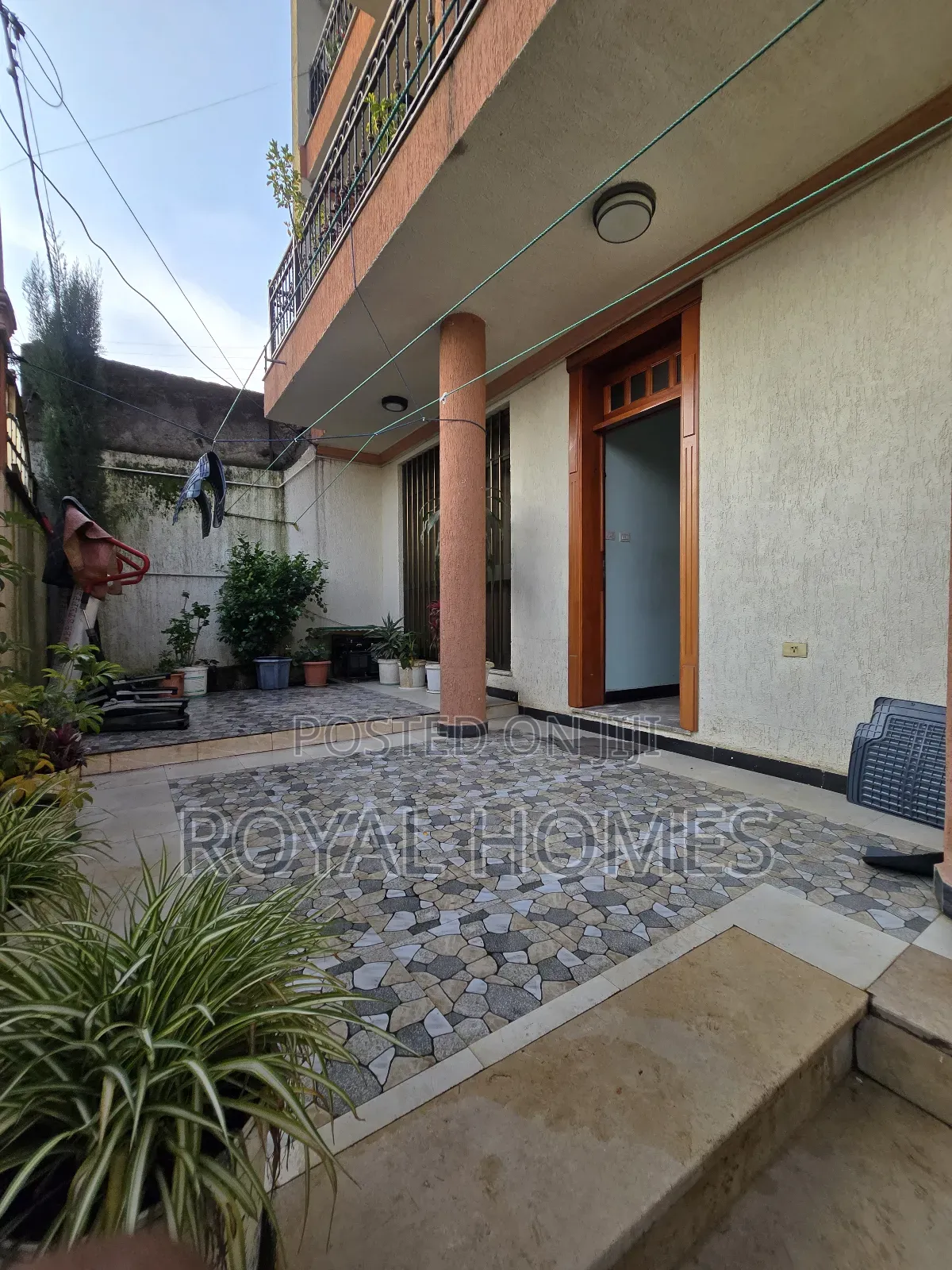 8bdrm House in Kolfe Keranio for sale