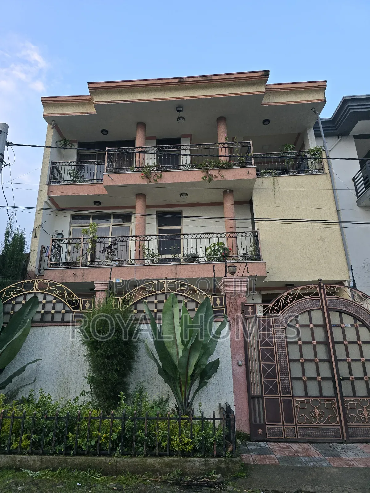 8bdrm House in Kolfe Keranio for sale