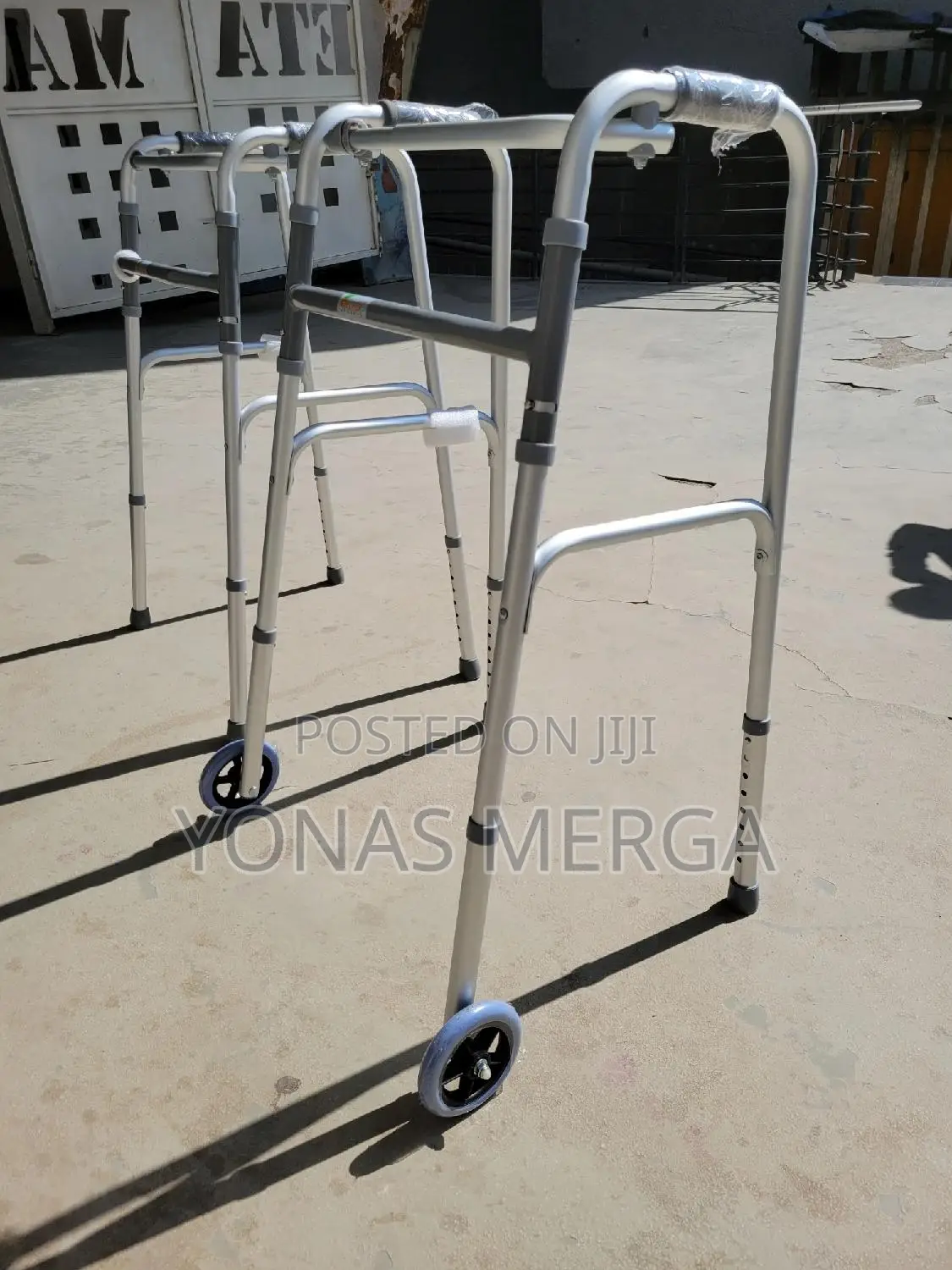 Portable:Walker槻商heavy Duty Foldable Walker (150 Kg)臨三folding Walkers