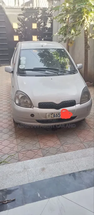 Photo - Toyota Yaris 2001 Silver