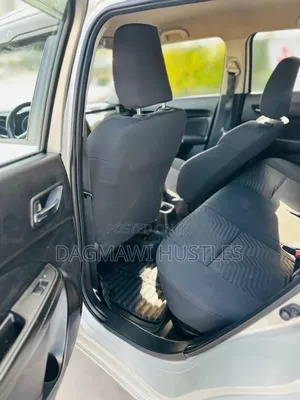 Suzuki Swift 2023 Silver