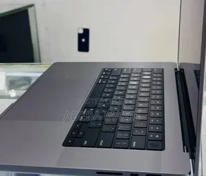 New Laptop Apple MacBook Pro M1 16GB Apple M1 Pro SSD 1T