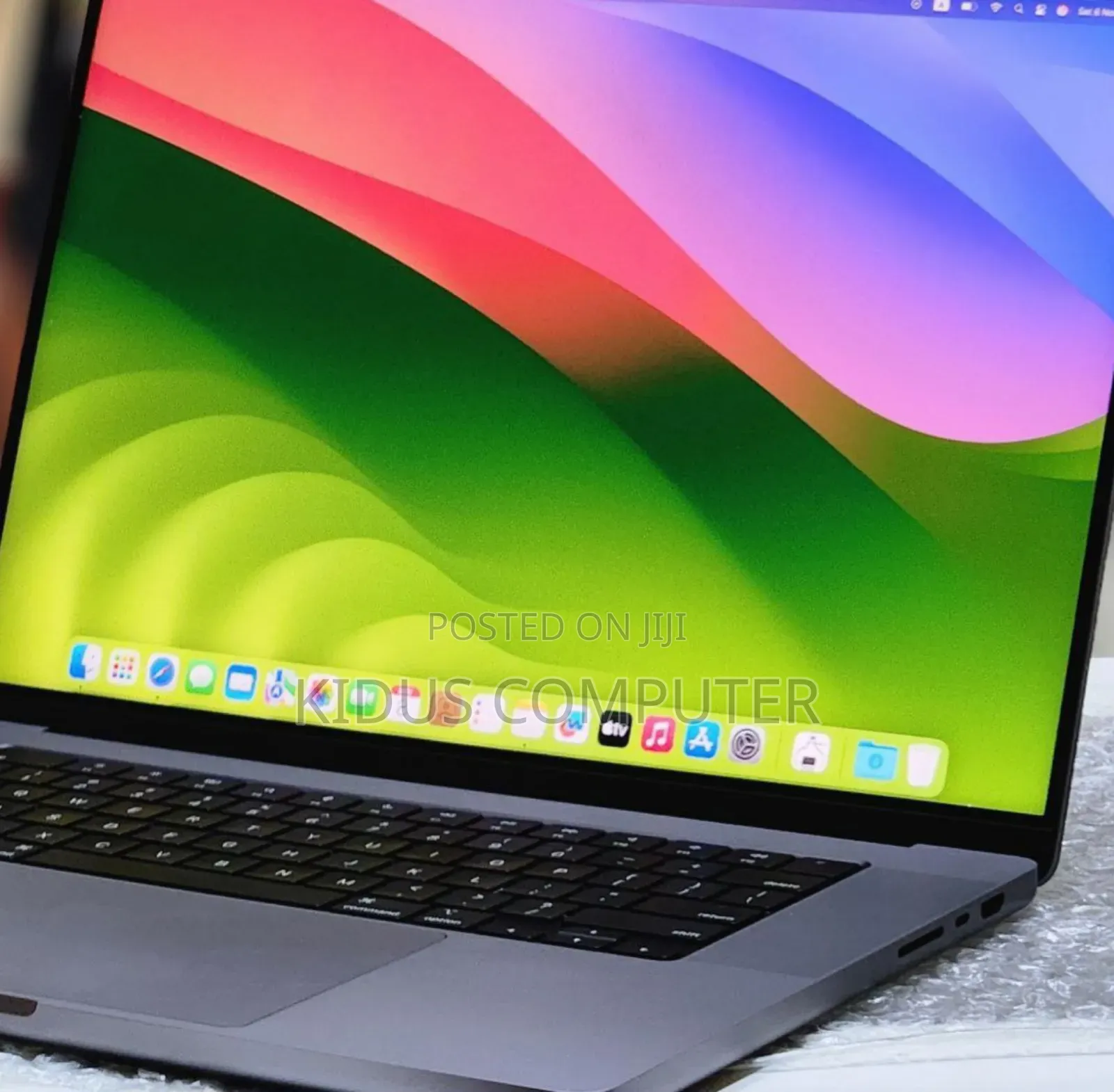 New Laptop Apple MacBook Pro 2020 M1 16GB Apple M1 SSD 512GB